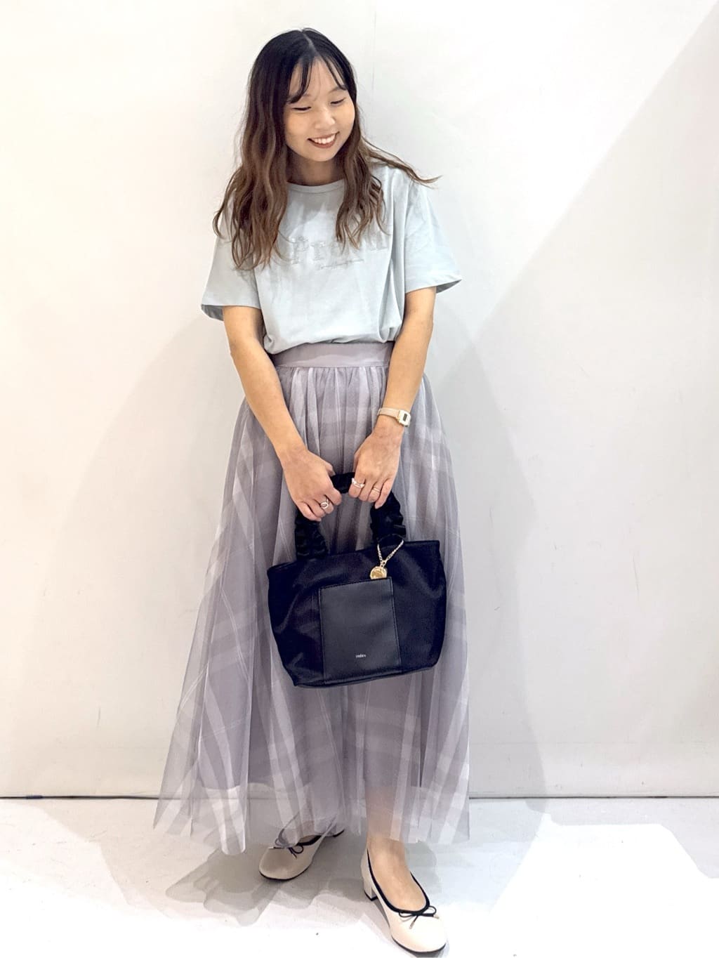 hirokoさんの「OPAQUE.CLIP｜スパンコール刺繍ロゴTシャツ【洗濯機洗い可／接触冷感／UVケア】」を使ったコーディネート