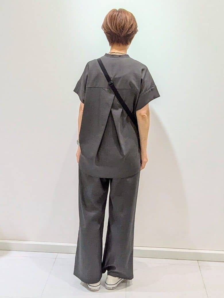 mamiさんの「Reflect｜【E‐QUALITY／ウエスト総ゴム／セットアップ／単品使いOK◎】ブラウス＋ストレートパンツセット」を使ったコーディネート