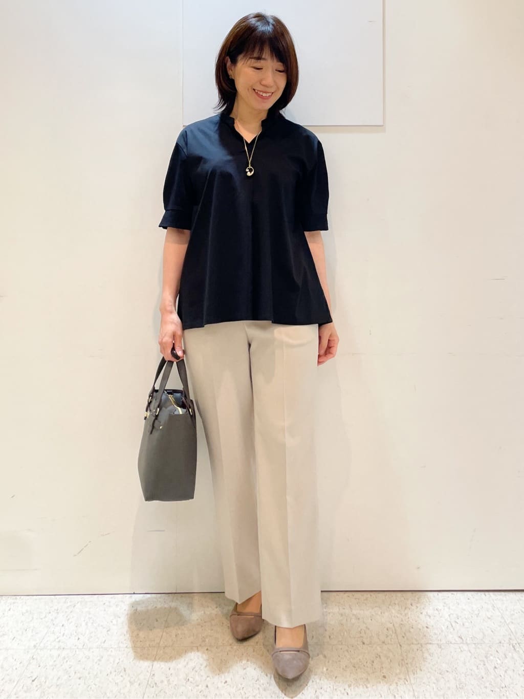 めいさんの「Reflect｜【すっきり見え！長め丈／マシンウォッシュ可】スキッパーネックジャージトップス」を使ったコーディネート