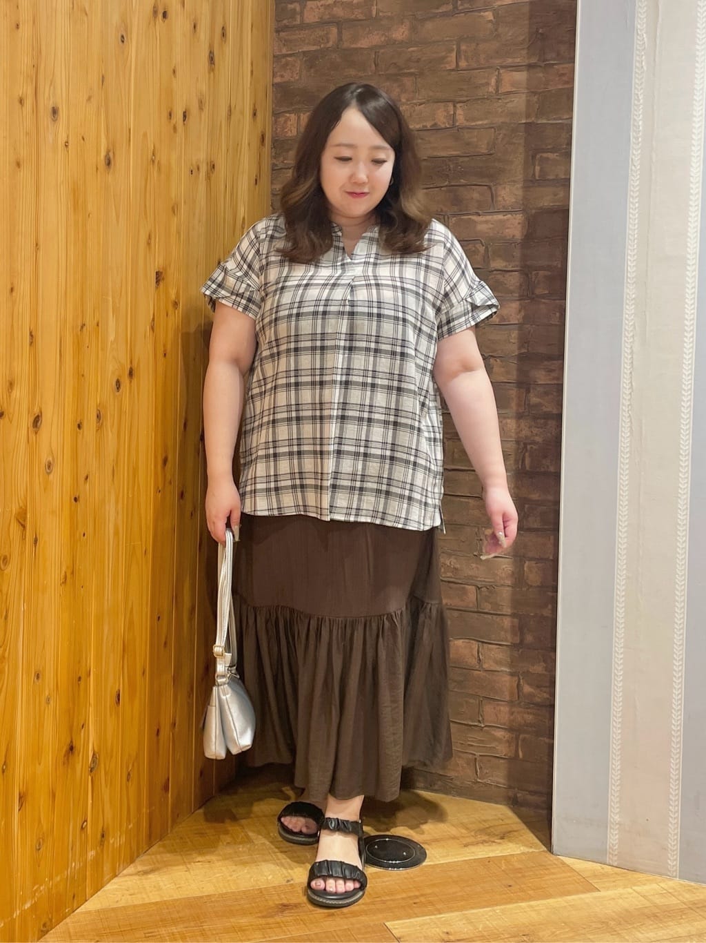 Risaさんの「SHOO･LA･RUE｜【S-LL】きれいに体型カバー さらシャリコットン スキッパーシャツ」を使ったコーディネート
