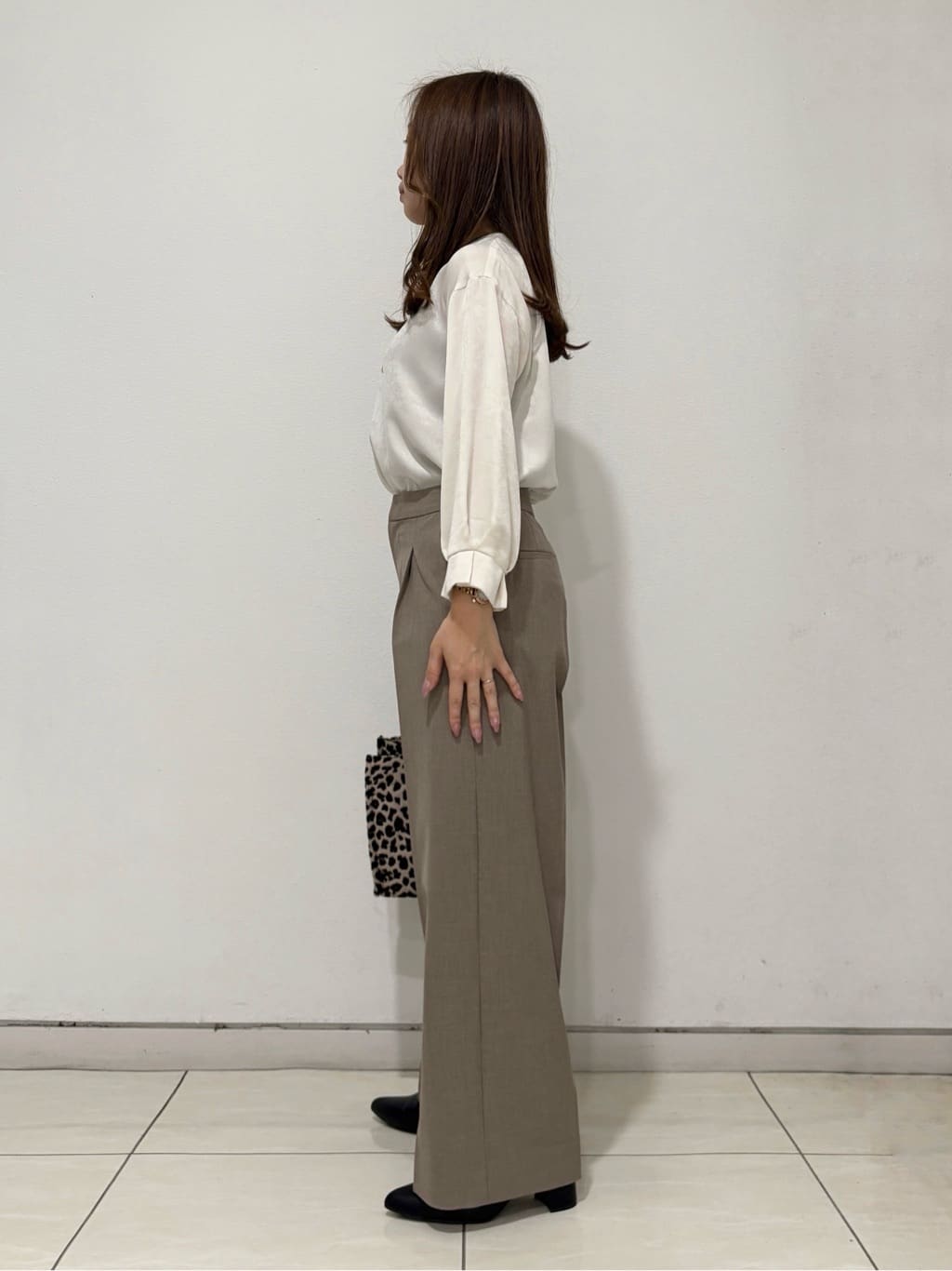 kahoさんの「INDIVI｜【褒められパンツ】ワンタックワイドパンツ」を使ったコーディネート