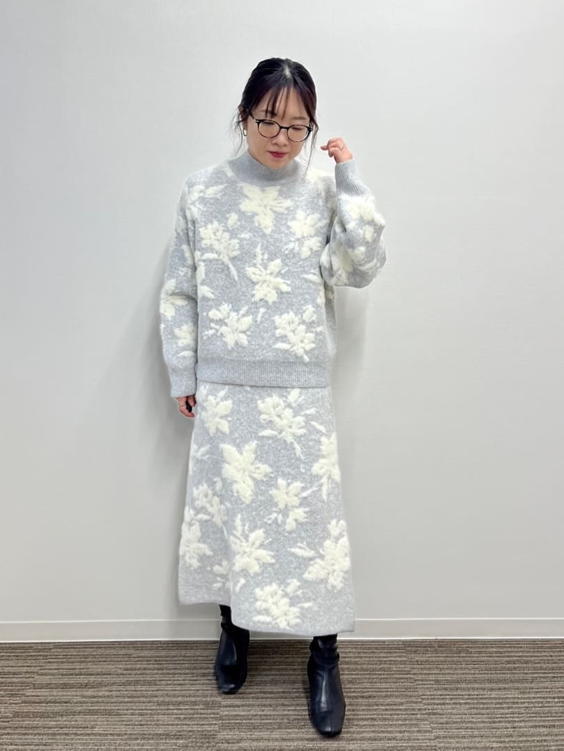 saoriさんの「【手洗い可／セットアップ可】花柄フェザージャカードニット」を使ったコーディネート