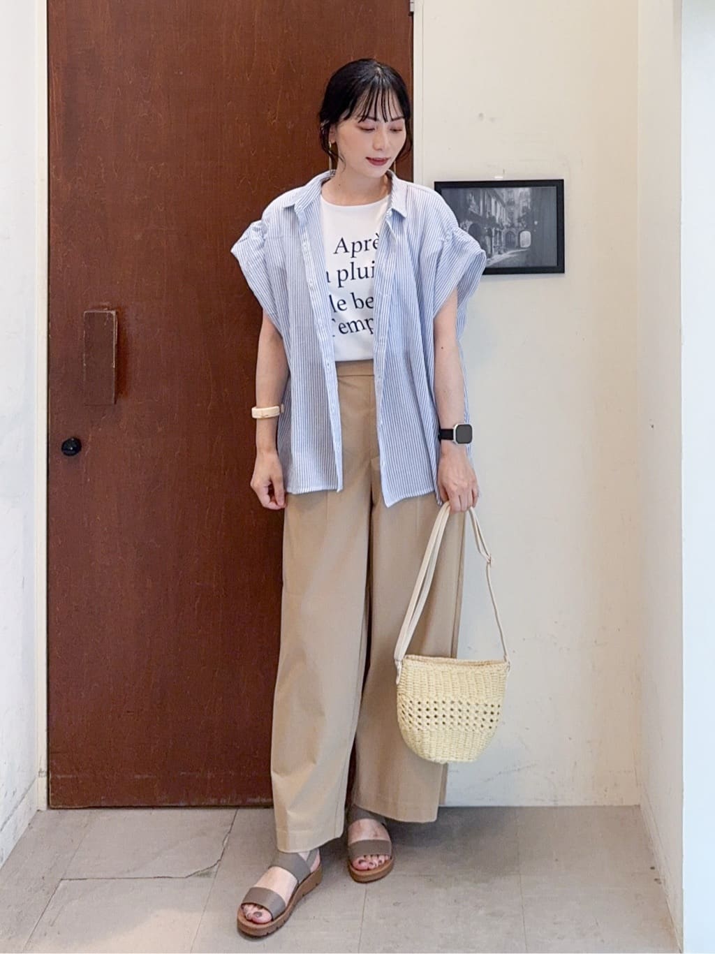 𝐇𝐢𝐫𝐨𝐦𝐢さんの「SHOO･LA･RUE｜【S-LL】さらシャリコットン 上品なシアー感のデザインシャツ」を使ったコーディネート