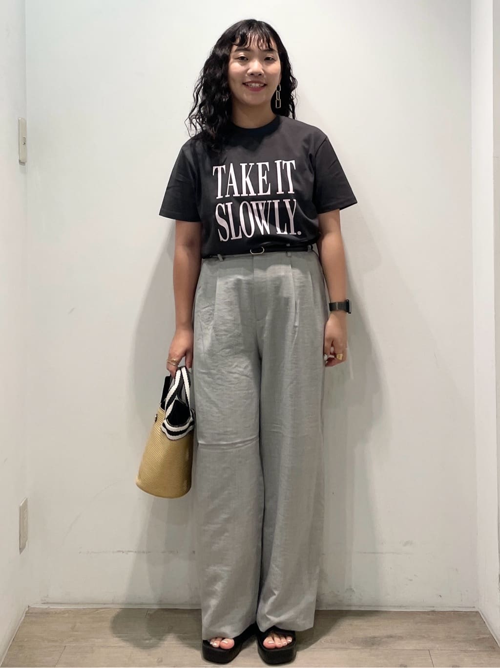 sumicaさんの「OPAQUE.CLIP｜ロゴプリントTシャツ【洗濯機洗い可】」を使ったコーディネート