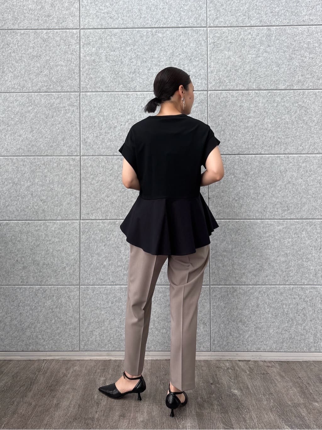 ayanoさんの「INDIVI｜Comfy SET UP｜イージーテーパードパンツ【セットアップ対応／通勤/カセット服】」を使ったコーディネート