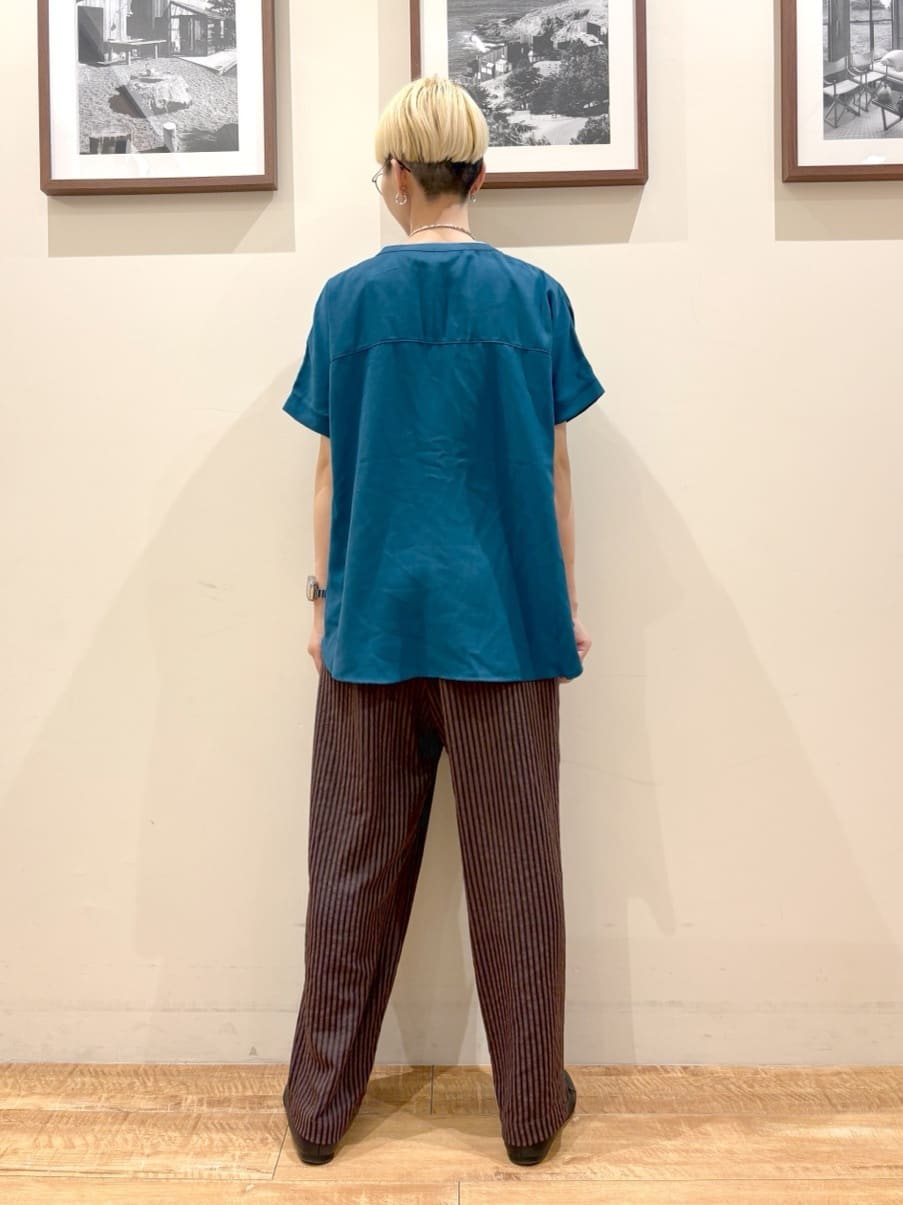 Ayumiさんの「SHOO･LA･RUE｜【洗える/プチプラ】大人の抜け感をプラスする バンドカラーシャツ」を使ったコーディネート