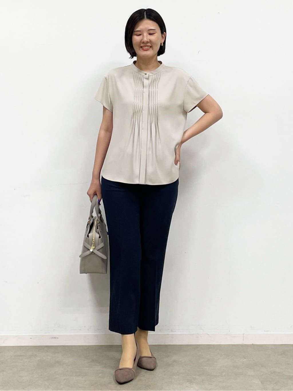 あやたかさんの「Reflect｜【インナーに◎／すっきり見え！長め丈】タックデティールブラウス」を使ったコーディネート