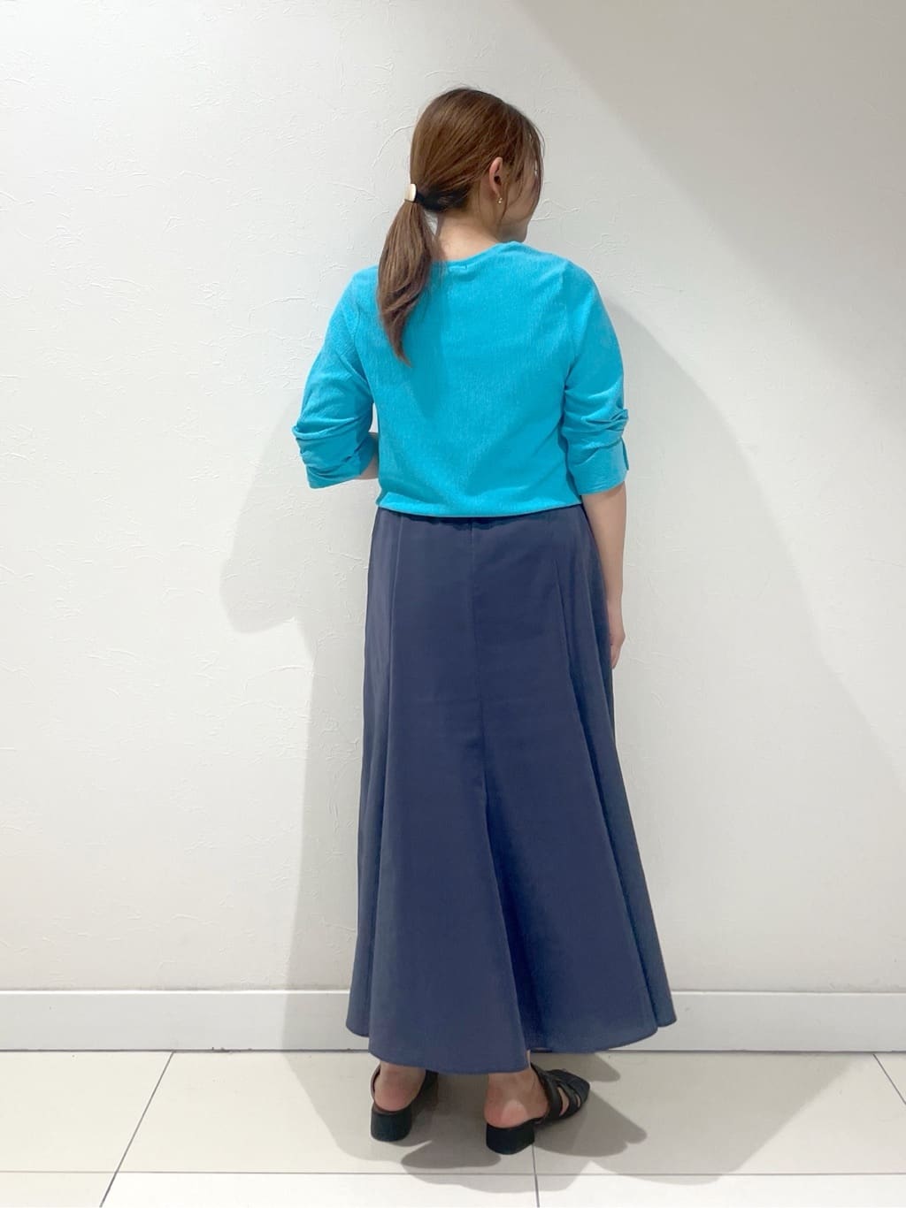 YUUKIさんの「INDIVI｜◆【洗える／肌触り◎】ミニマムデザイン ニットカーディガン」を使ったコーディネート