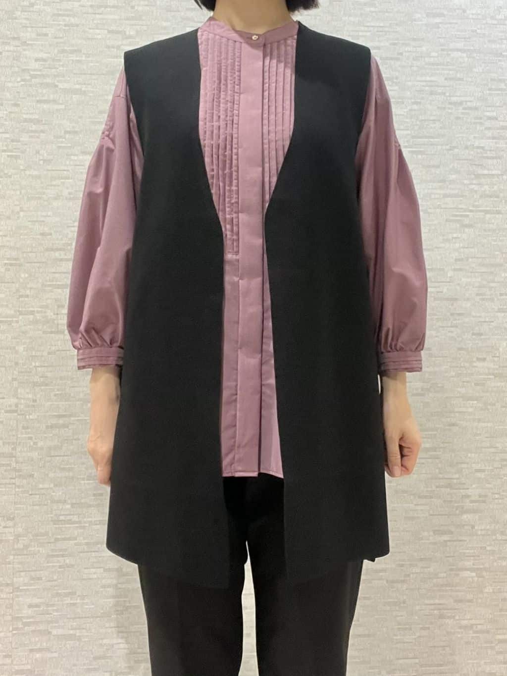 marikoさんの「Reflect｜【程よいゆとり感／体型カバー】ピンタックデザインシャンブレーブラウス」を使ったコーディネート
