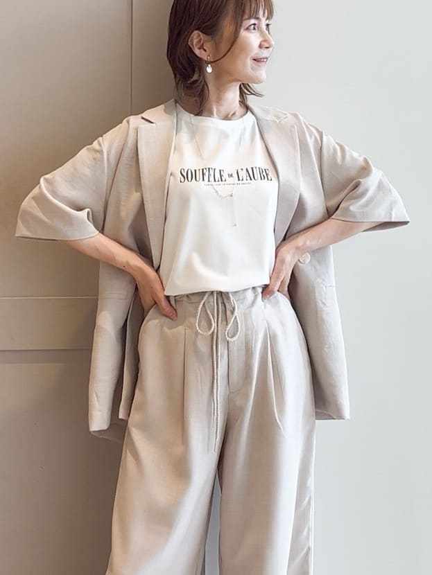 yamakoさんの「grove｜軽やかに羽織れて、きちんと見え ハーフスリーブテーラードジャケット」を使ったコーディネート