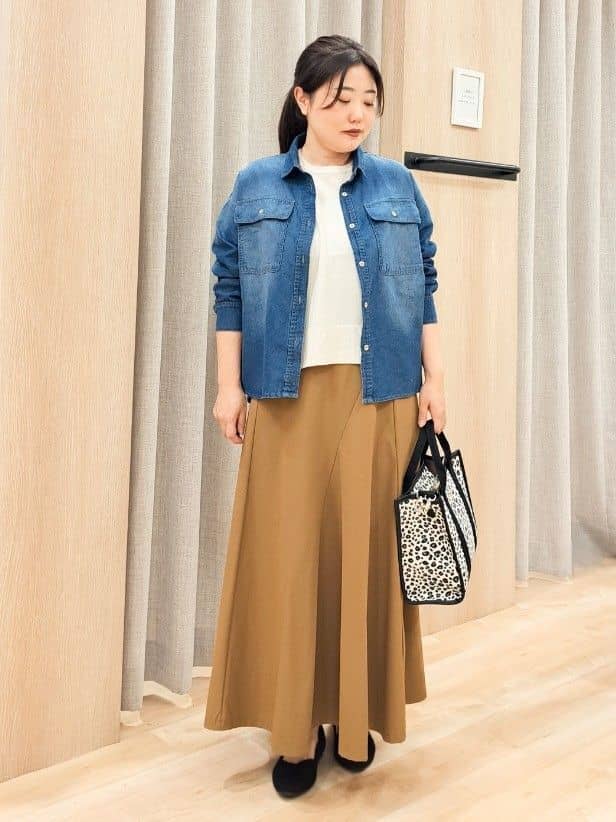 ふるさんの「grove｜スエードライク マキシティアードスカート」を使ったコーディネート
