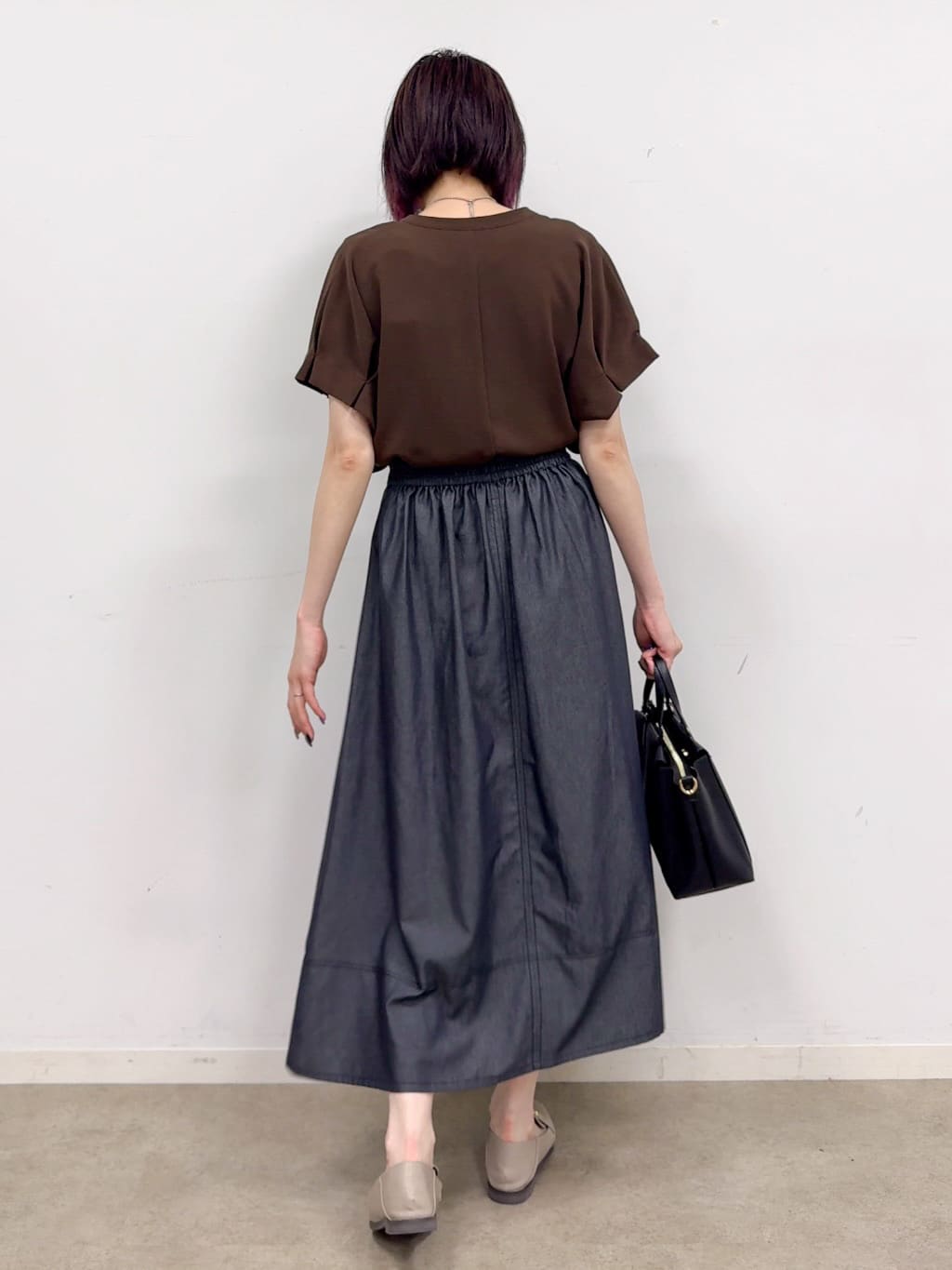 𝐜𝐡𝐢𝐤𝐚さんの「SHOO･LA･RUE｜【S-LL】配色ステッチがアクセント デニムフレアスカート」を使ったコーディネート
