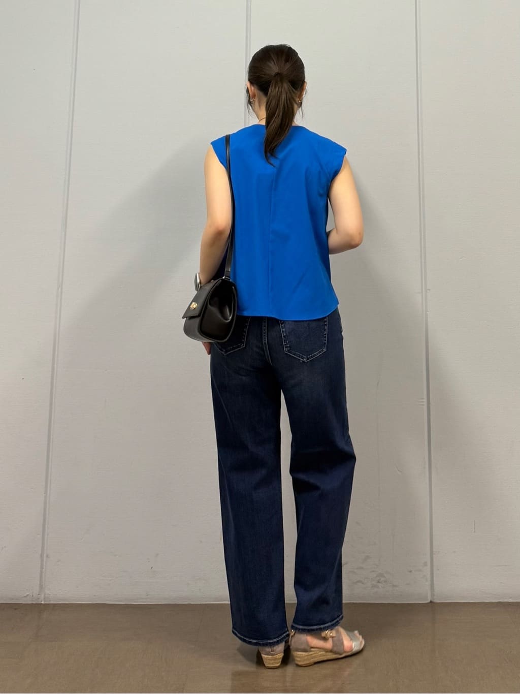 mizukiさんの「INDIVI｜【クールエアー素材／UVケア／吸汗速乾】エアリータックブラウス」を使ったコーディネート