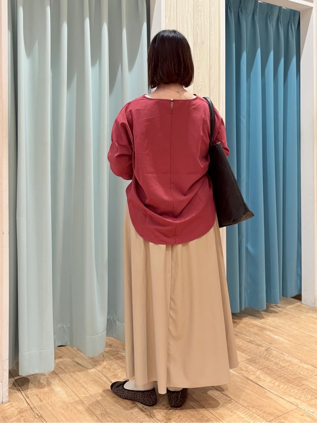 砂糖さんの「SHOO･LA･RUE｜【高レビュー/洗濯後しわになりにくい】1枚でサマ見え 8分袖ドルマンブラウス」を使ったコーディネート