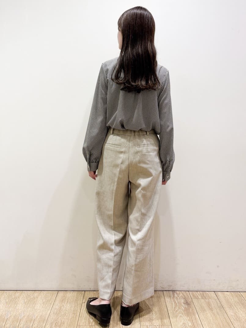 ayaさんの「index｜《andGIRL掲載》フェザーペプラムジレ【洗濯機OK／抗ピル】」を使ったコーディネート