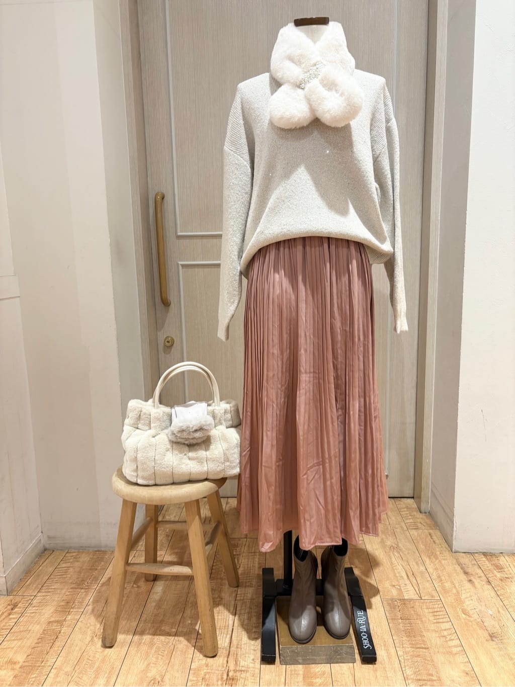 まるよOTさんの「SHOO･LA･RUE｜【撥水/洗える】ショートフーディーダウン」を使ったコーディネート