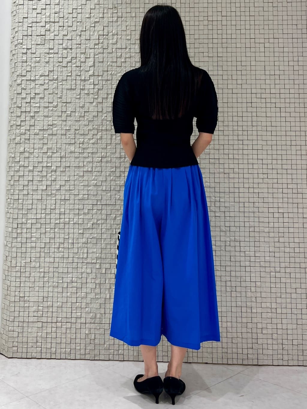 ナツキさんの「INDIVI｜【選べる柄／WEB限定カラー】ビッグニットバッグ」を使ったコーディネート
