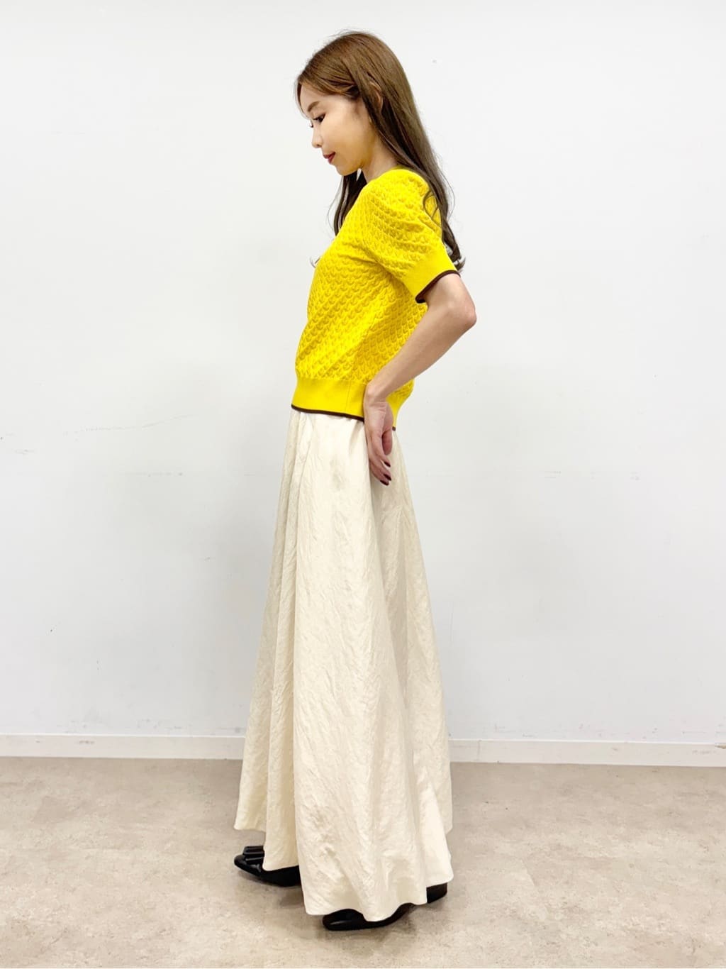 清水夏姫さんの「DRESSTERIOR｜【6色展開/オンオフ】レース編みハーフスリーブニット」を使ったコーディネート