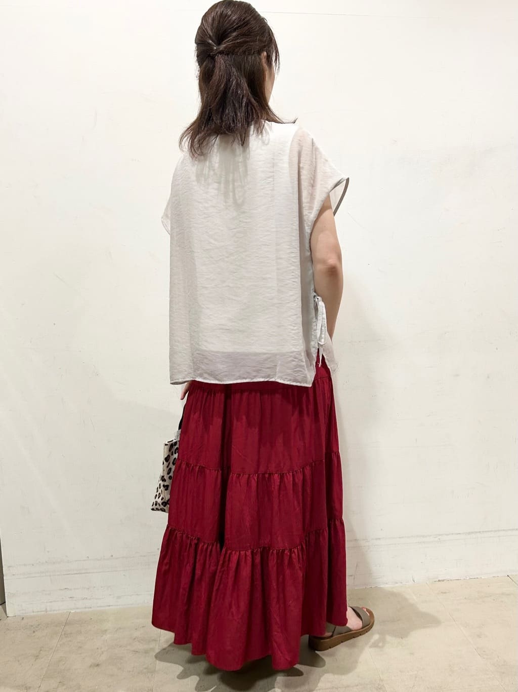 Mさんの「SHOO･LA･RUE｜【洗える/S-LL】上品なシアー感 レイヤード風トップス」を使ったコーディネート