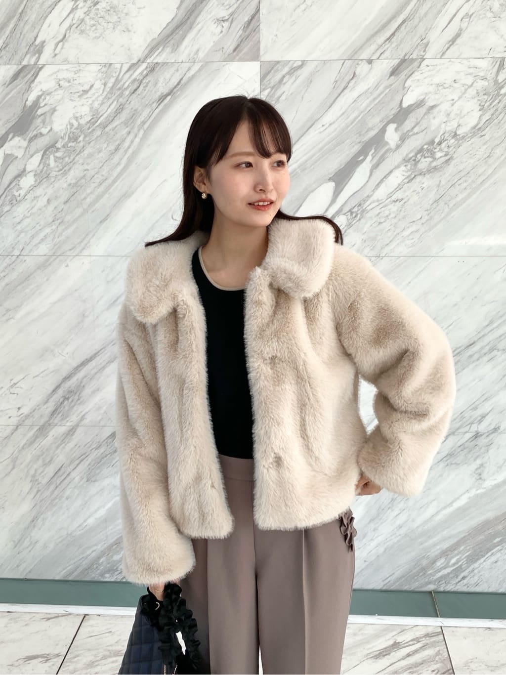 みさかさんの「index｜ゴールドパーツ付きバイカラークルーネックニット【洗濯機OK】」を使ったコーディネート