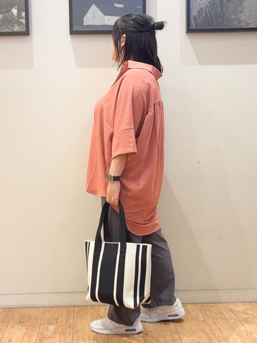 wakaaさんの「SHOO･LA･RUE｜【S-LL/体型カバー】気になる部分を隠したい大人のバックギャザーチュニック」を使ったコーディネート