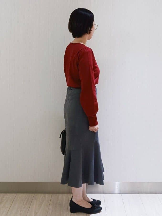 KaHoさんの「index｜パール調パーツ付きクルーネックニット【洗濯機OK】《8col／XS～3L》」を使ったコーディネート