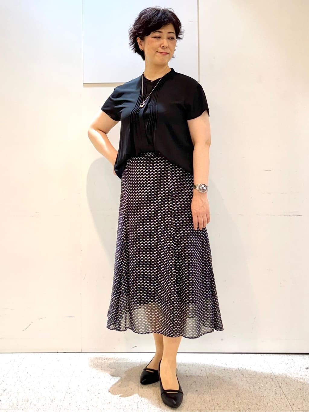 ヤスコさんの「Reflect｜【インナーに◎／すっきり見え！長め丈】タックデティールブラウス」を使ったコーディネート