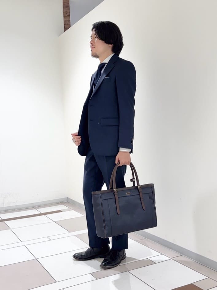 及川さんの「TAKEO KIKUCHI｜【Three by Three】シャイニーシャークピンヘッド スーツ/3ピース対応可」を使ったコーディネート