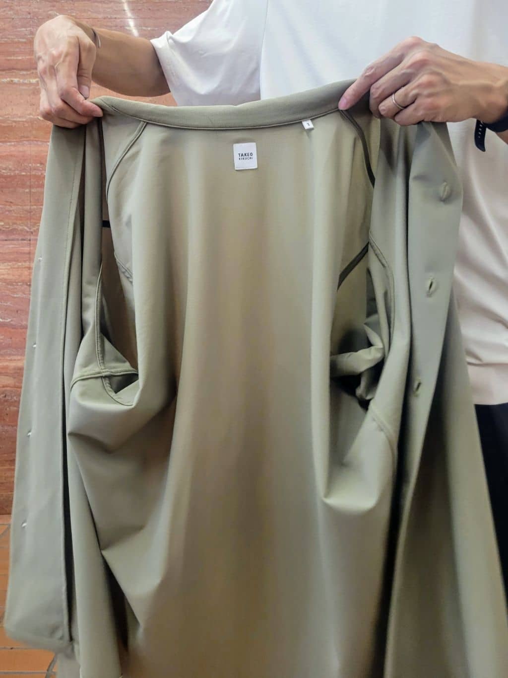 piroyaさんの「TAKEO KIKUCHI｜【COOL CITY WEAR】エアートール オープンカラーシャツ /接触冷感・通気性」を使ったコーディネート