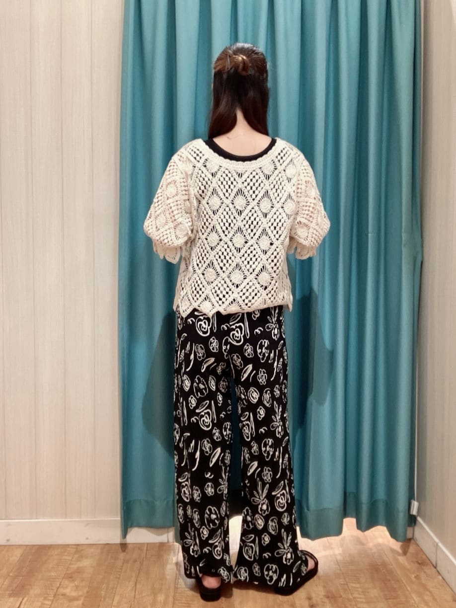 Riさんの「SHOO･LA･RUE｜【2WAY】大人のほんのり甘いスタイルに クロシェレースカーディガン」を使ったコーディネート