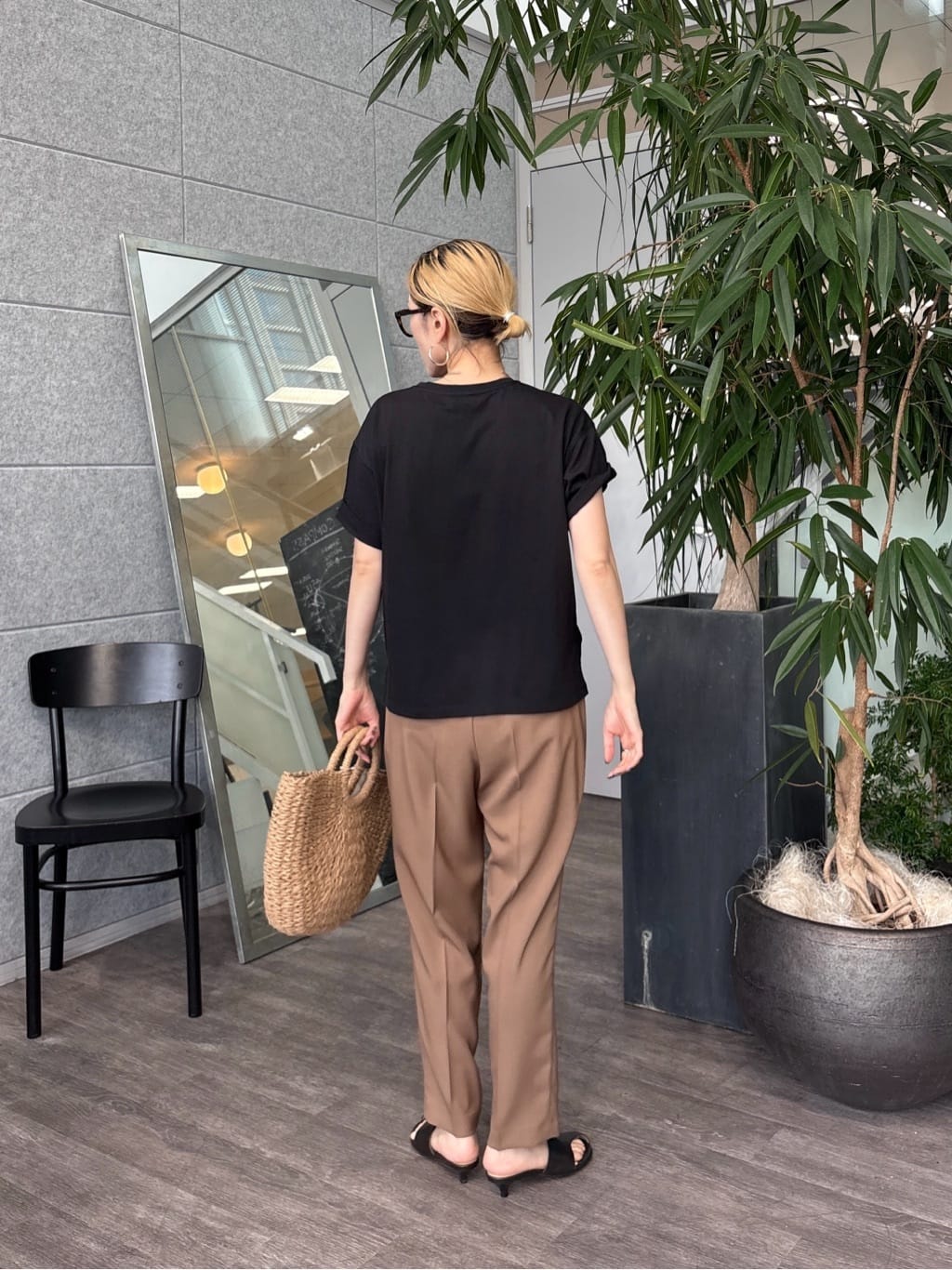 kotakiさんの「INDIVI｜【接触冷感／セットアップ対応】イージーテーパードパンツ【通勤・セレモニー】」を使ったコーディネート
