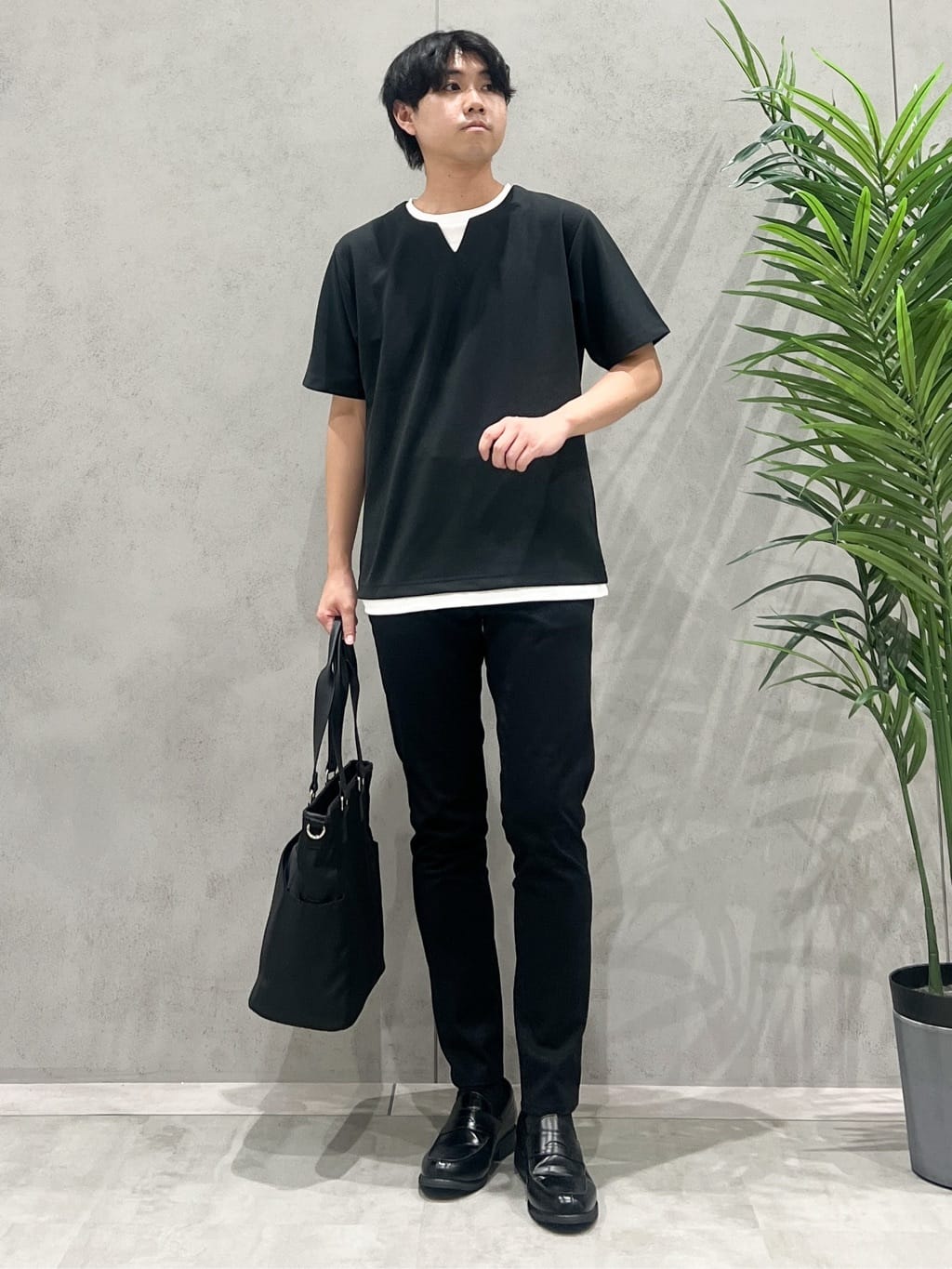 SHI-MAさんの「THE SHOP TK｜ツイルキーネック半袖Tシャツ」を使ったコーディネート