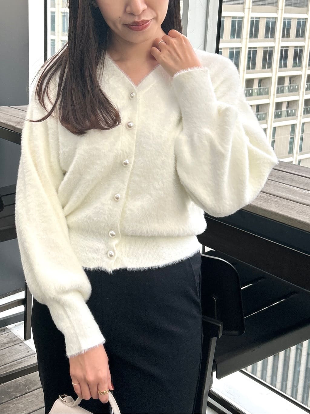 teiさんの「Couture brooch｜【前後2WAY】Springフェザーカーデトップス」を使ったコーディネート