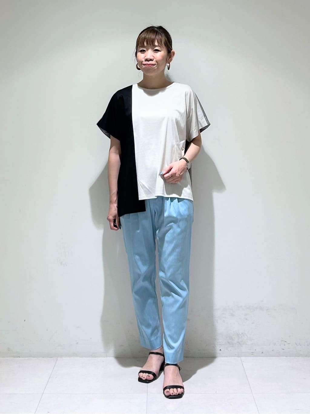 tsuyuさんの「INDIVI｜【洗える／汗ジミ防止】バイカラー＆アシメヘム Tシャツ」を使ったコーディネート