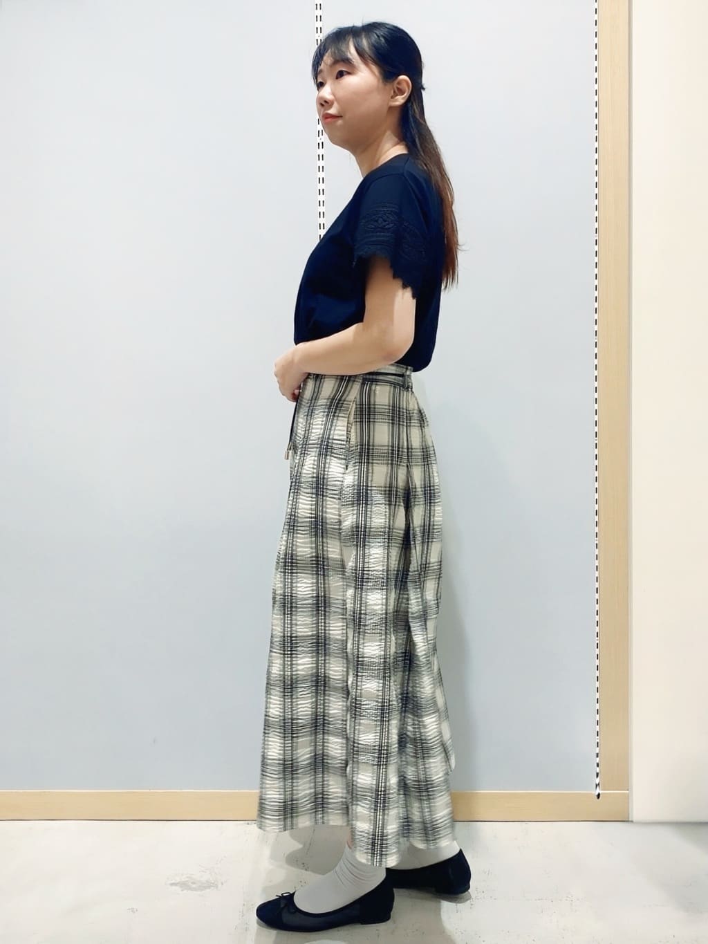 yayoiさんの「grove｜【洗える/二の腕カバー】上品なレースで叶える、きちんと見えの夏Tシャツ」を使ったコーディネート