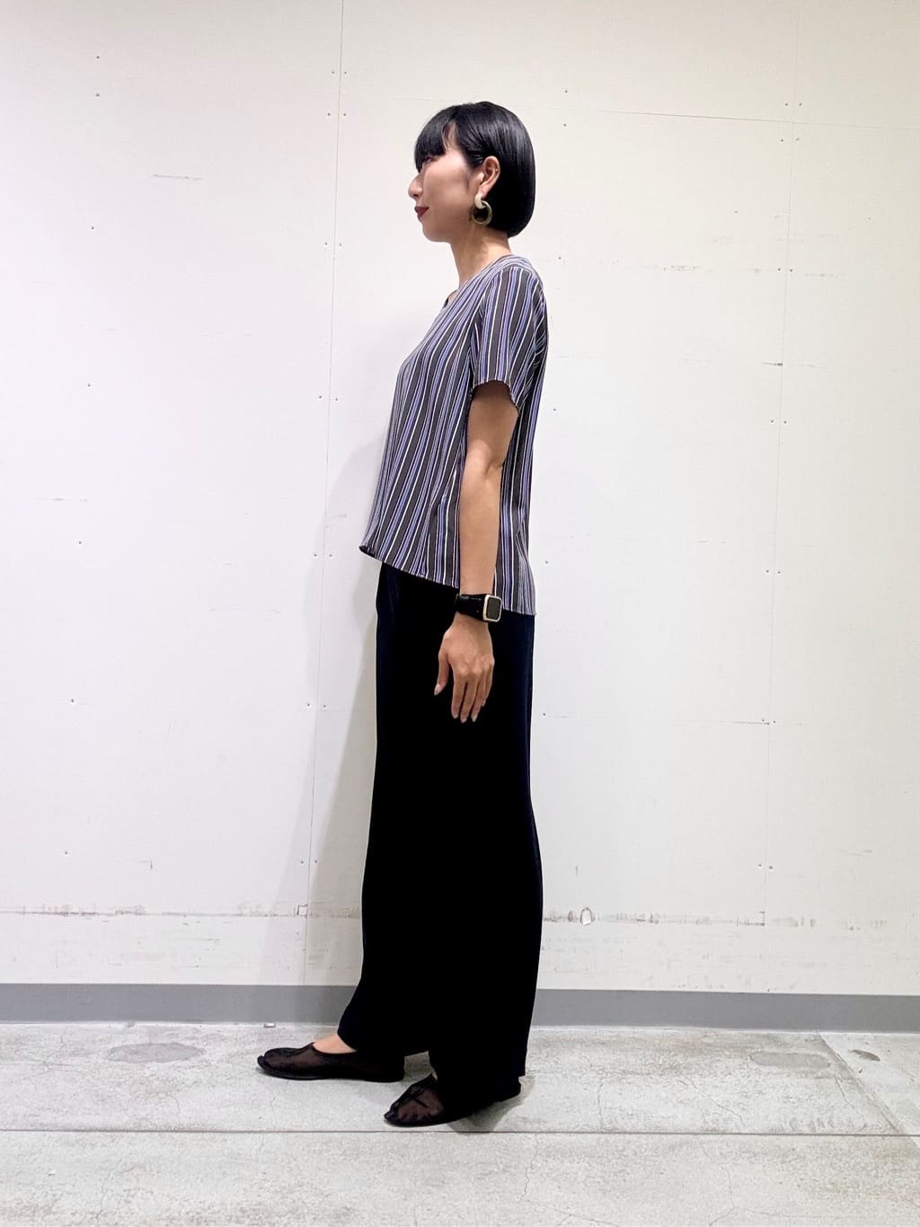 naoさんの「INDIVI｜【洗える／通勤】無地＆マルチストライプ柄Vネックブラウス」を使ったコーディネート