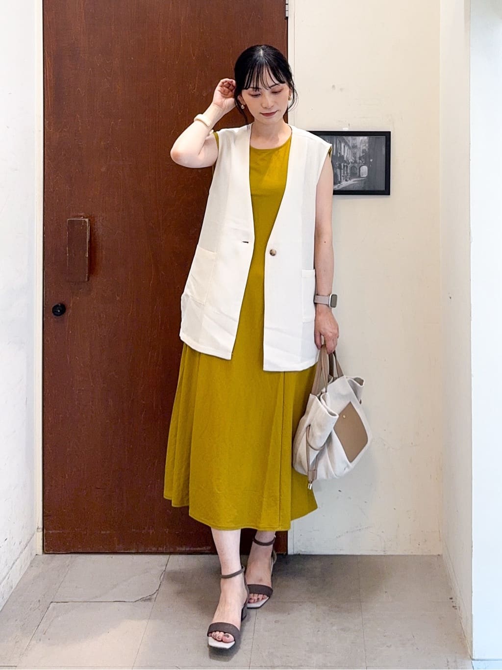 𝐇𝐢𝐫𝐨𝐦𝐢さんの「SHOO･LA･RUE｜【S-LL】夏のレイヤードコーデに さらりと着られるメッシュジレ」を使ったコーディネート