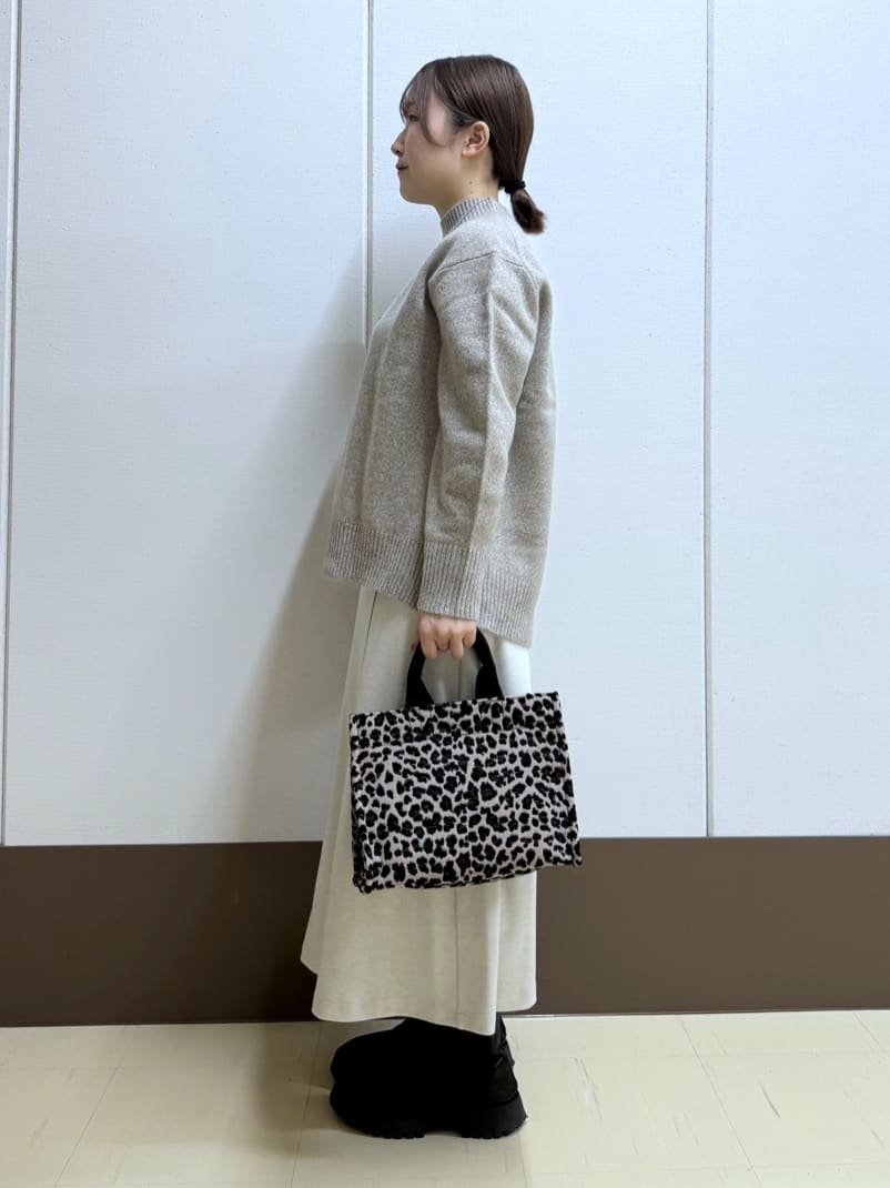 Rikoさんの「INDIVI｜【冬ニット人気NO．1！／カシミヤ混】ミドルゲージハイネックニット」を使ったコーディネート