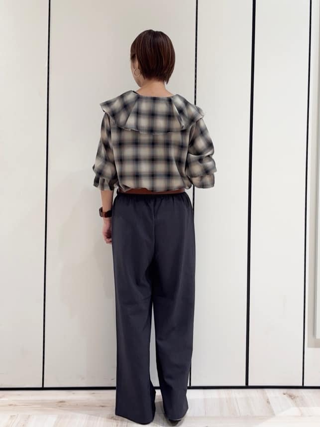 ｓａｔｏｍｉさんの「SHOO･LA･RUE｜【S-LL】1枚で華やか チェック柄フリルブラウス」を使ったコーディネート