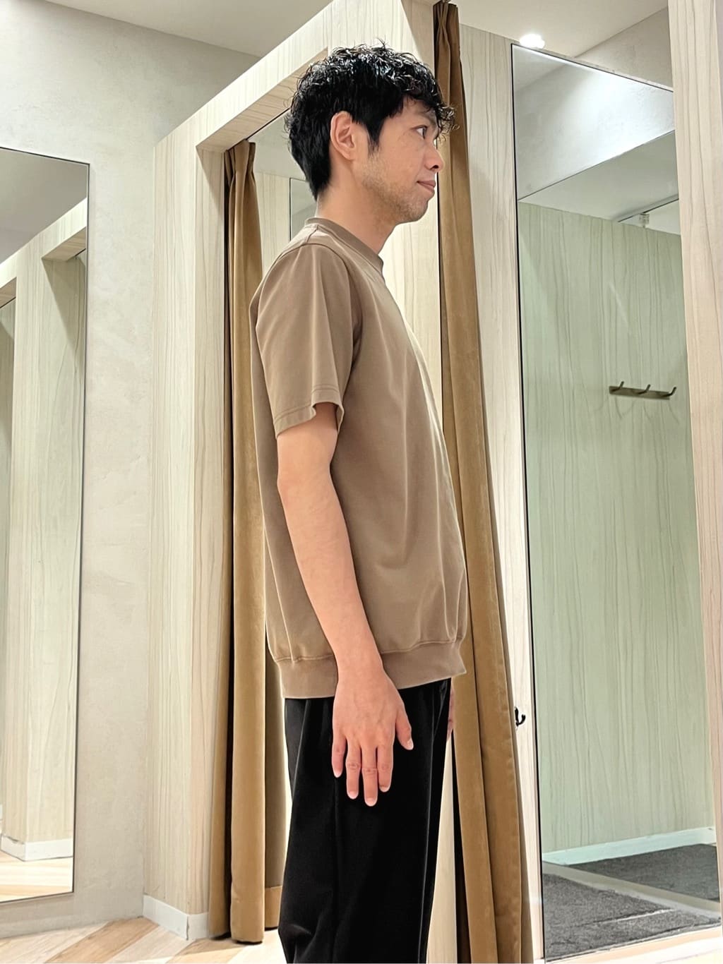 URAさんの「TAKEO KIKUCHI｜【抗菌防臭／5サイズ展開】ハイゲージポンチ Tシャツ」を使ったコーディネート