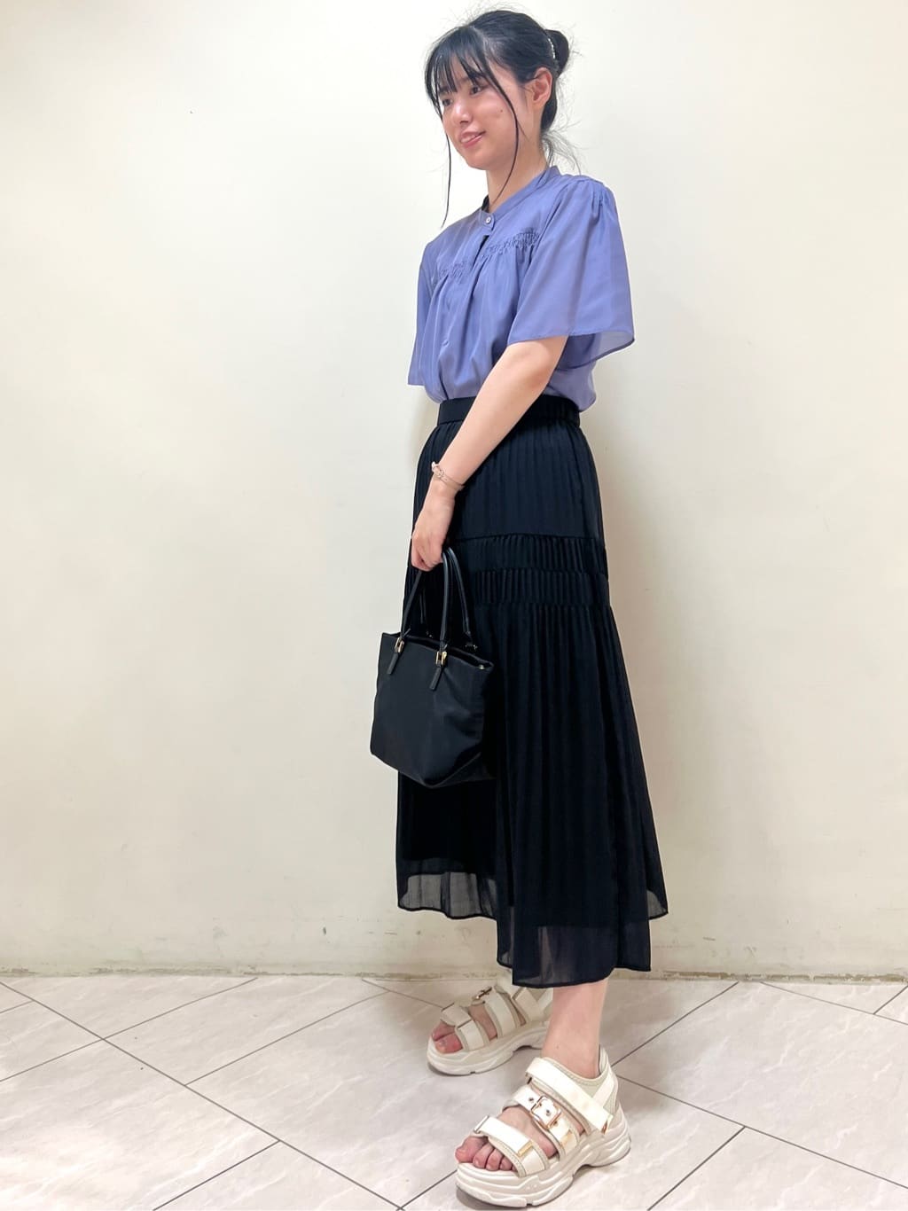 yanaさんの「Reflect｜【選べる5色◎／マシンウォッシュ可】シャーリングデザインブラウス」を使ったコーディネート