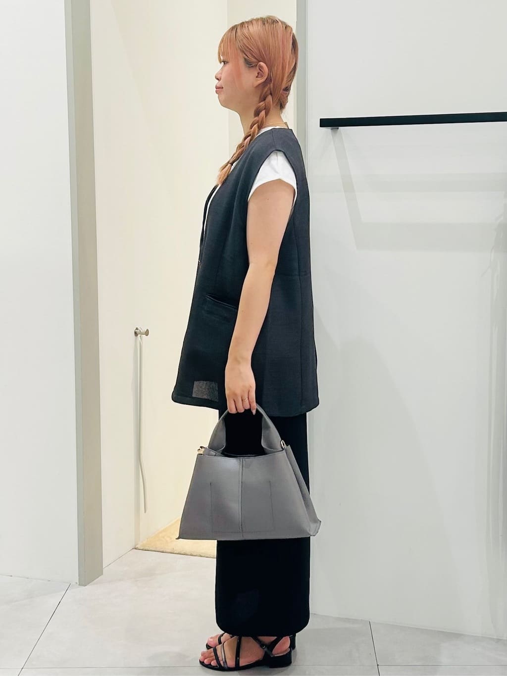 dropさんの「THE SHOP TK｜合皮パイピングフレンチTシャツ【洗える】」を使ったコーディネート