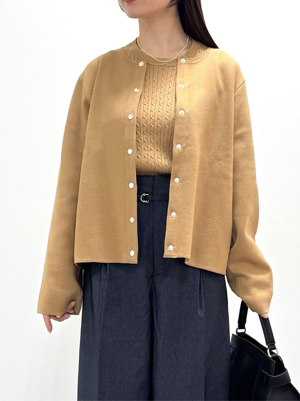 kozuさんの「index｜スナップボタンニットカーディガン【UVケア／洗濯機OK】《6col／S～LL》」を使ったコーディネート