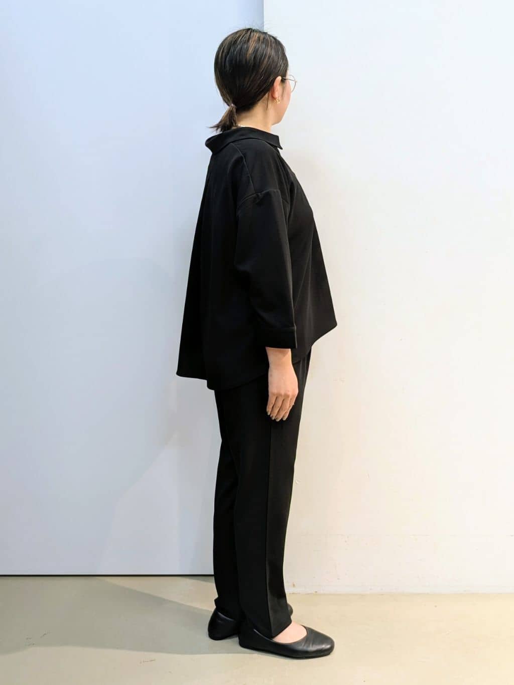 kotoさんの「THE SHOP TK｜【着るだけでコーディネートが決まる】スキッパーブラウス&パンツセット」を使ったコーディネート