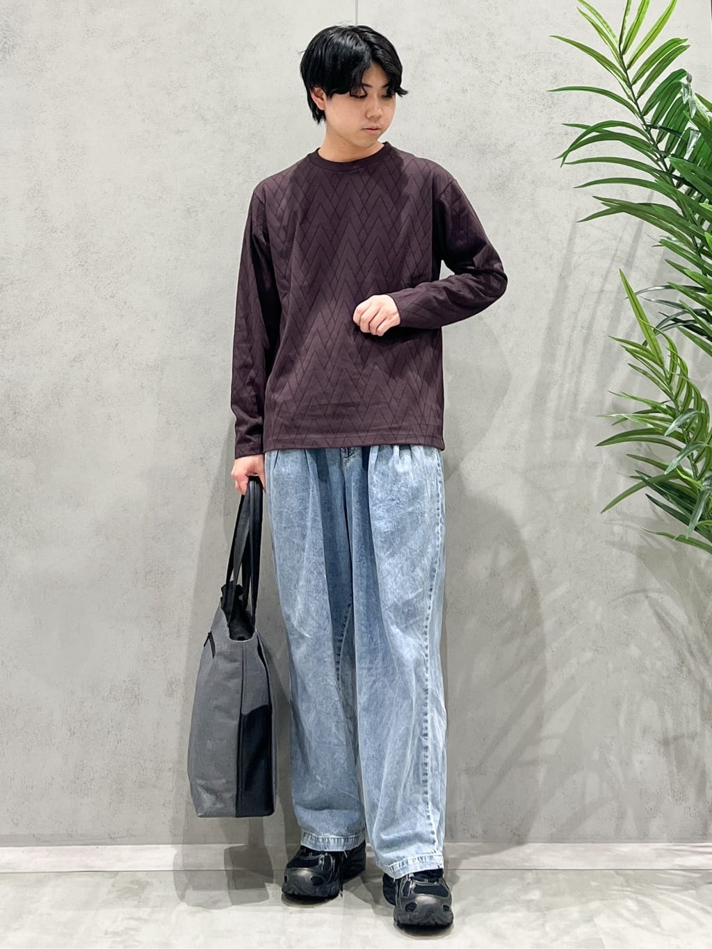 SHI-MAさんの「THE SHOP TK｜リンクスジオメトリック長袖Tシャツ【サスティナブル素材使用/洗濯機OK】」を使ったコーディネート
