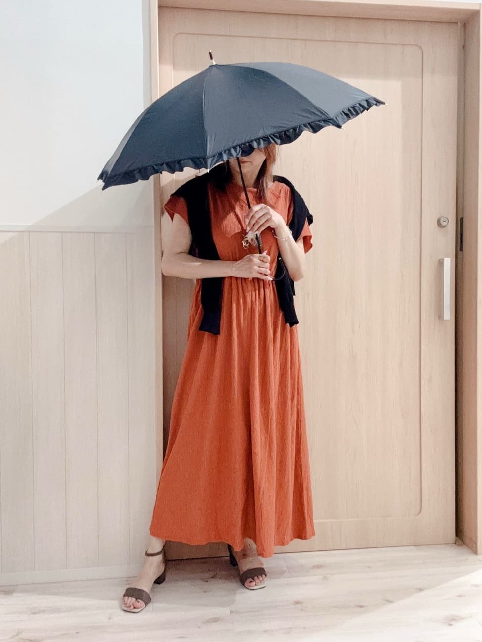 モカさんの「SHOO･LA･RUE｜【前後2WAY】さらりと大人上品に 楊柳フレンチワンピース」を使ったコーディネート