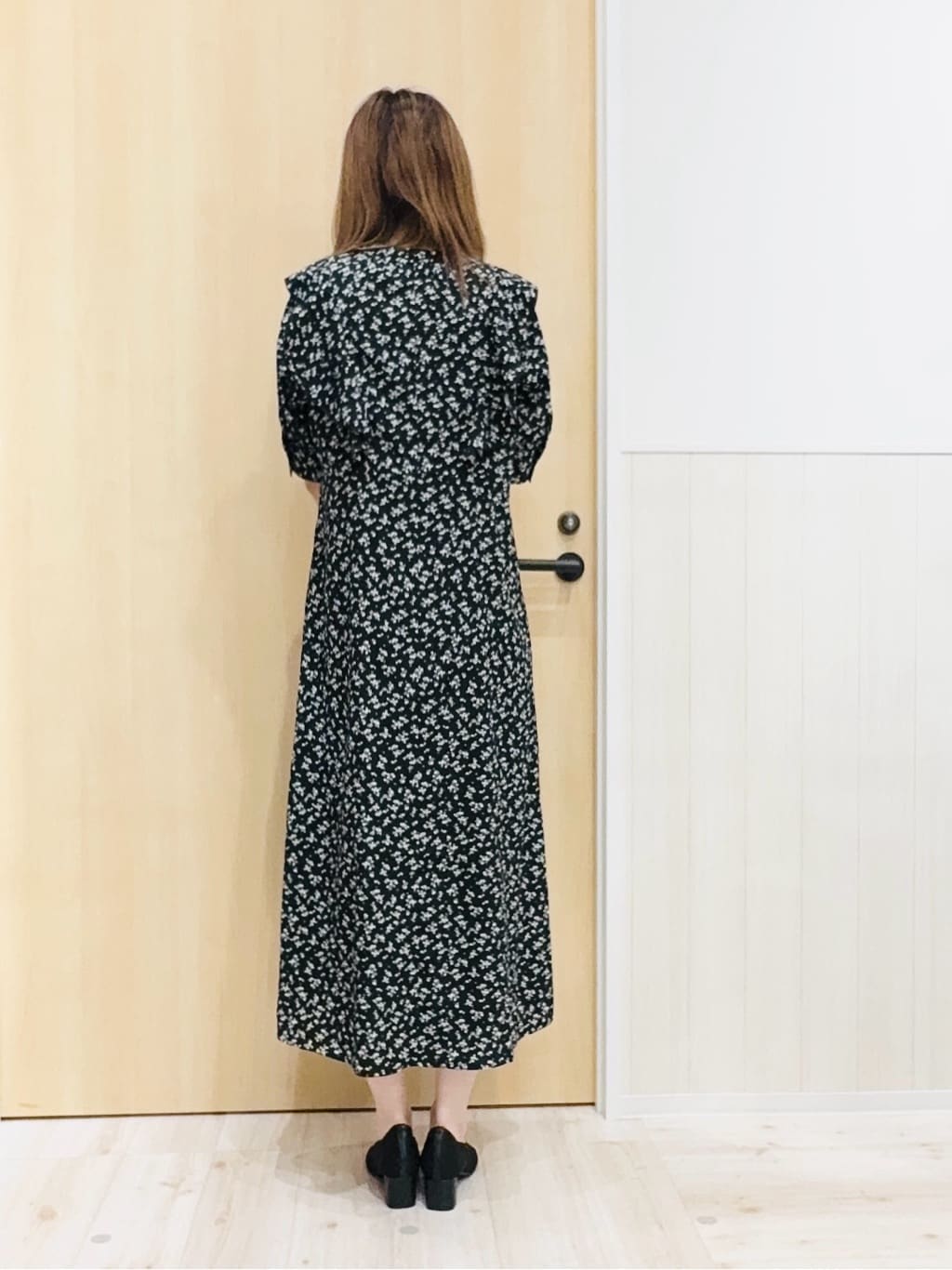 Naさんの「SHOO･LA･RUE｜【S-LL】クラシカルな 花柄ワンピース」を使ったコーディネート