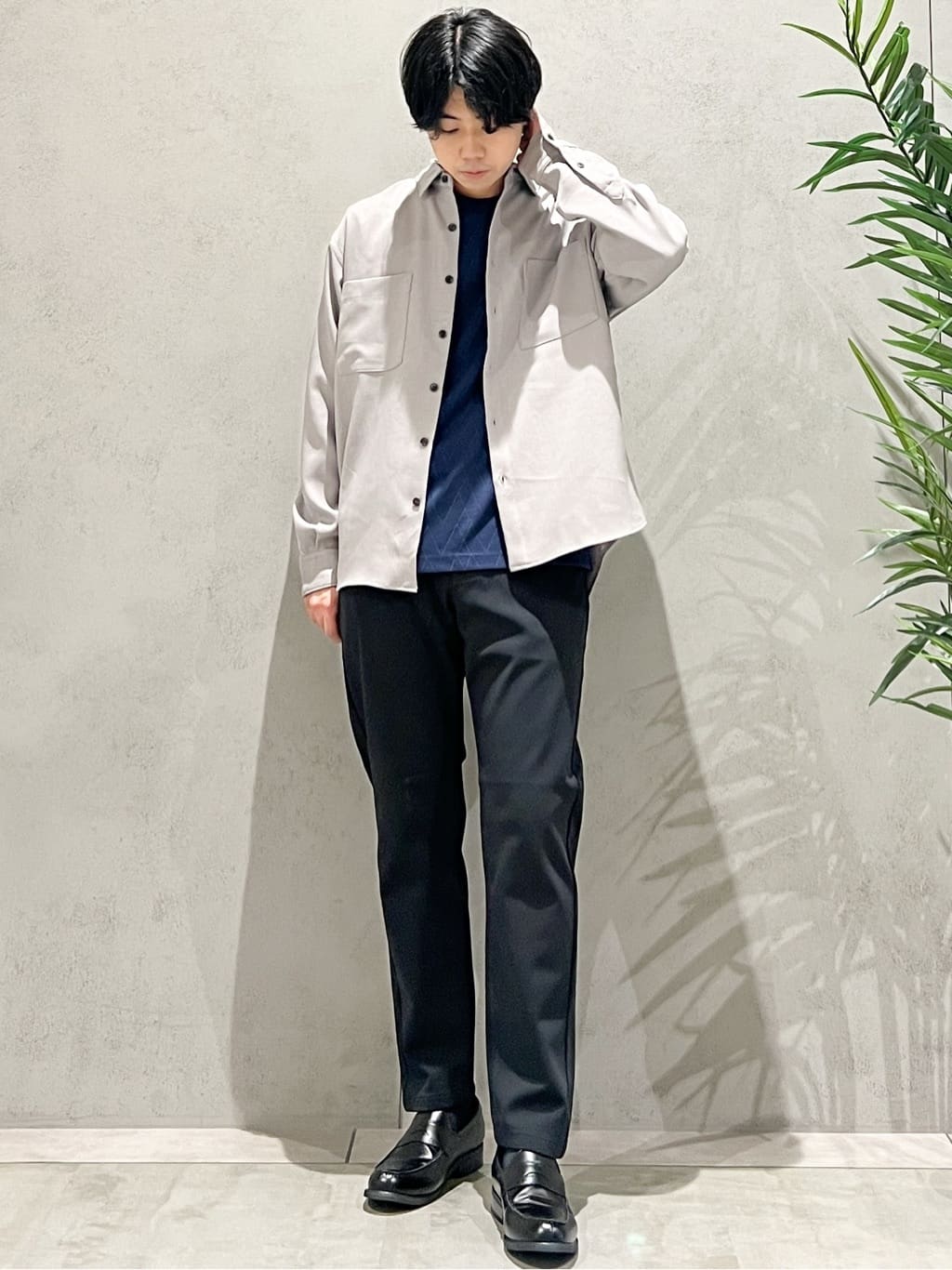 SHI-MAさんの「THE SHOP TK｜リンクスジオメトリック長袖Tシャツ【サスティナブル素材使用/洗濯機OK】」を使ったコーディネート