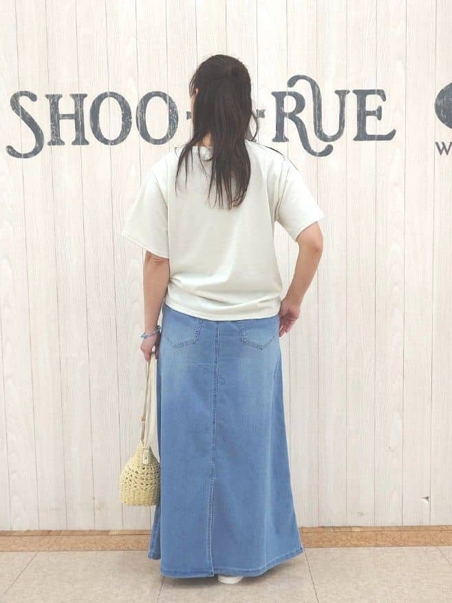 とろろさんの「SHOO･LA･RUE｜【S-LL】コーデの主役になる コード刺繍デザインＴシャツ」を使ったコーディネート