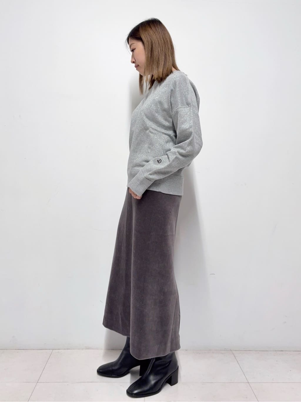 Nishijimaさんの「DRESSTERIOR｜コーデュロイジャージタイトスカート」を使ったコーディネート